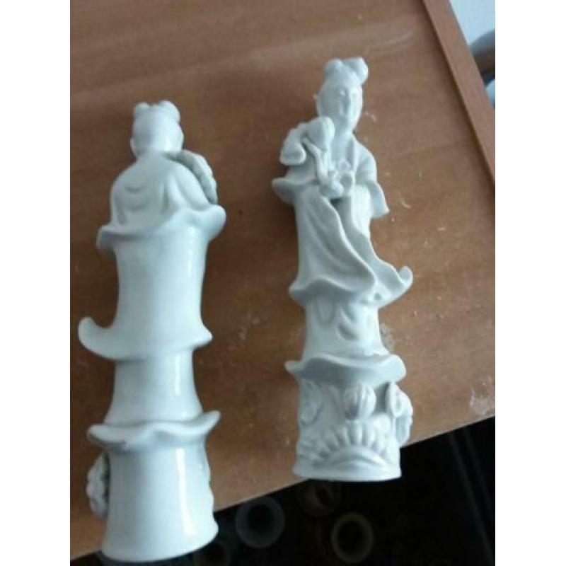 Twee mooie witte beelden 25a28 cm