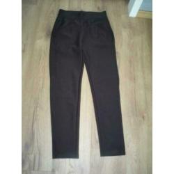 NIEUW !!! - donkerbruine tracking broek mt. 36 / 38