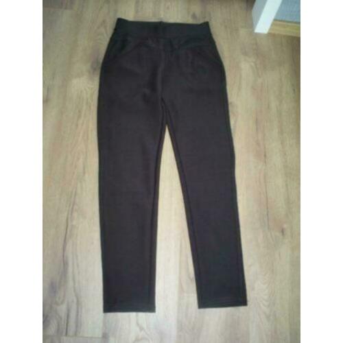 NIEUW !!! - donkerbruine tracking broek mt. 36 / 38