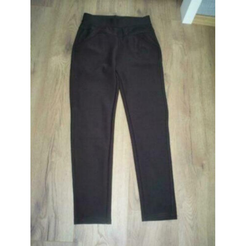 NIEUW !!! - donkerbruine tracking broek mt. 36 / 38