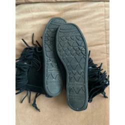 Zwart suede Minnetonka’s in maat 39