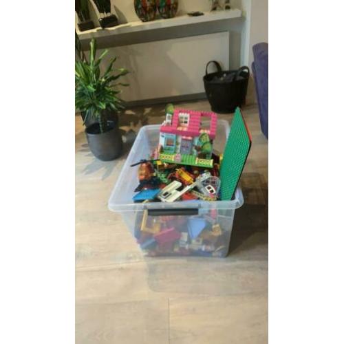Hele grote bak vol Lego