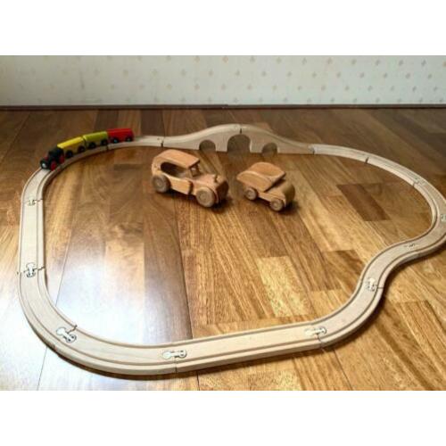 Houten trein met spoor