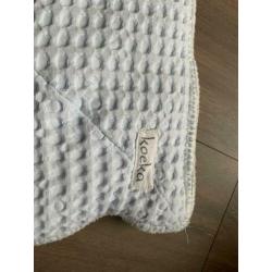 Box kleed van Koeka...omkeerbaar in wit & babyblauw