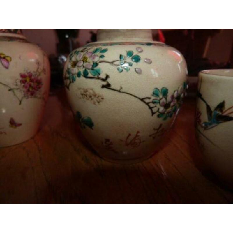 8 stuks Satsuma aardewerk van de periode 1900.
