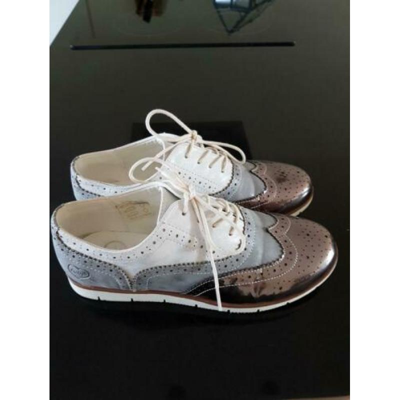 Brogues. Grijze veterschoenen maat 39.