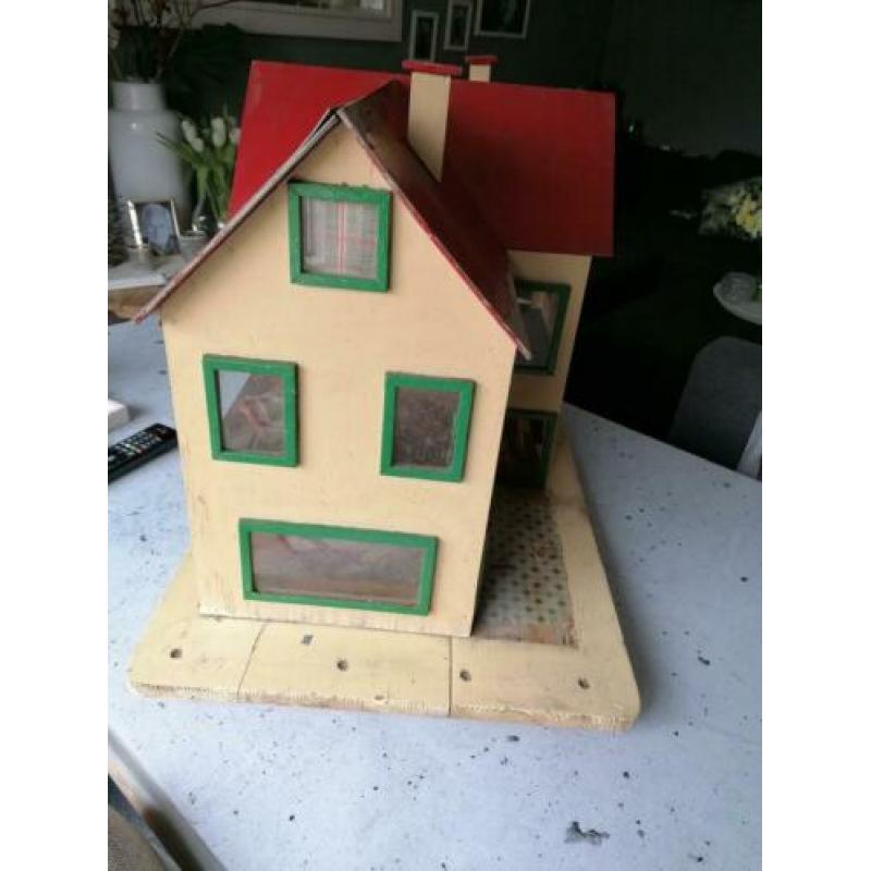 Poppenhuis uit de jaren '50 met meubeltjes!!