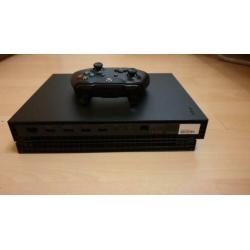 Xbox One X met 1 controller te koop