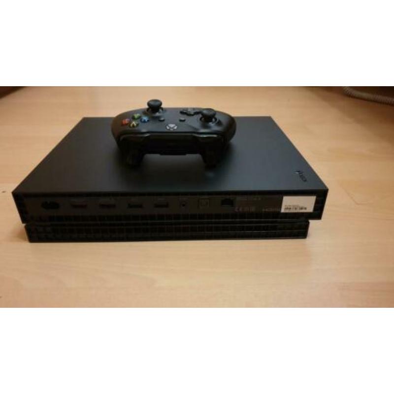 Xbox One X met 1 controller te koop