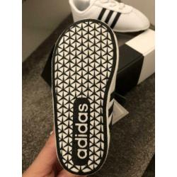 Adidas babyschoentjes nieuw maat 20