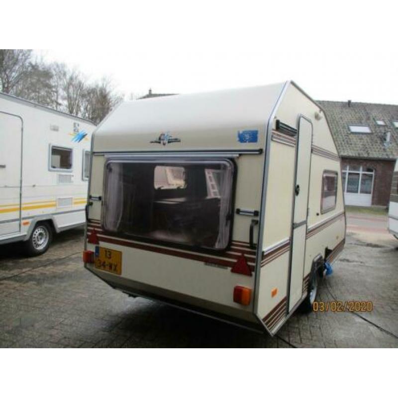 leuke 3 pers. kip 400 mk met luifel