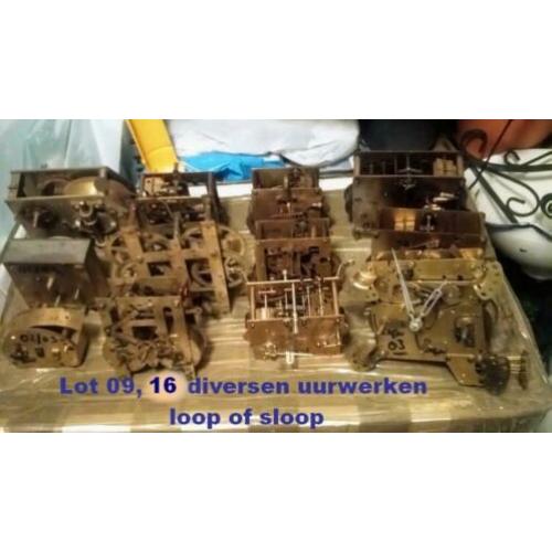 Lot 08 , 16 diversen uurwerken, loop/sloop