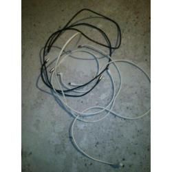 Diverse kabels. Scart. Hdmi. Tv. Internet
