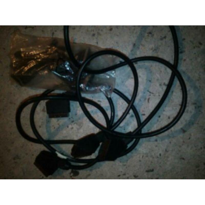 Diverse kabels. Scart. Hdmi. Tv. Internet