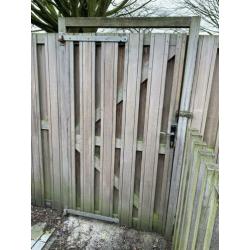 Schutting hardhout incl. poort ca. 6,25m breed