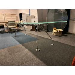 Tecno Nomos tafel, design, Normen Foster, 280 x 100 cm.