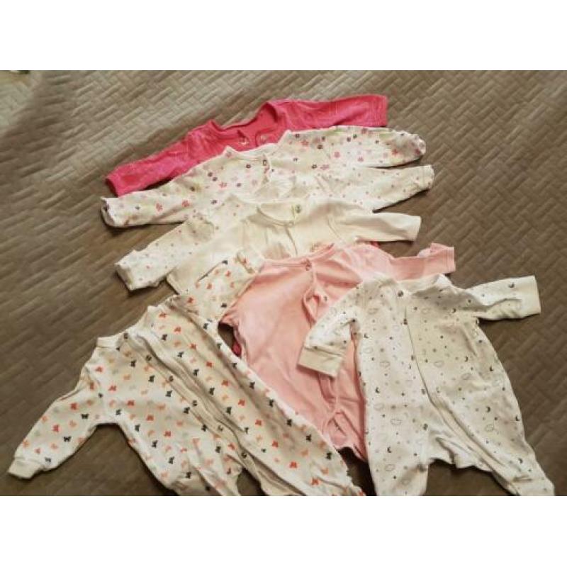 Pakket meisjes kleding. Maat 56/62