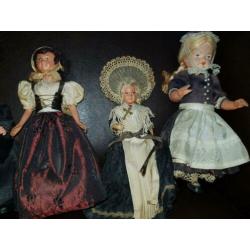 A) setje met 6 poppen van 1960 t/m 1965