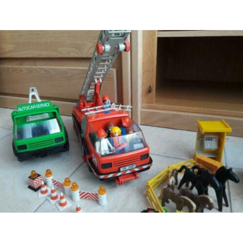 Playmobil, brandweerauto, zeemeermin, poppetjes etc.