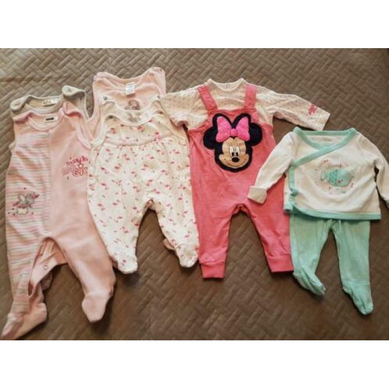 Pakket meisjes kleding. Maat 56/62
