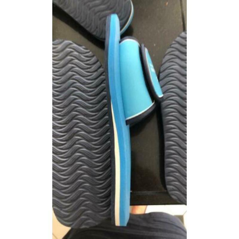 Nieuwe Badslippers in oceaanbleu mt 42 en