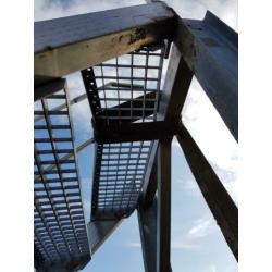 Ijzeren trap. Bij zet trap voor container.