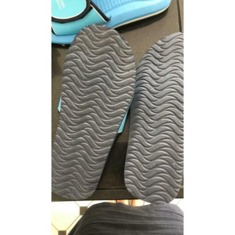 Nieuwe Badslippers in oceaanbleu mt 42 en