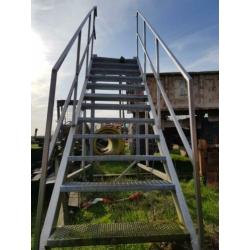 Ijzeren trap. Bij zet trap voor container.