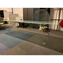 Tecno Nomos tafel, design, Normen Foster, 280 x 100 cm.