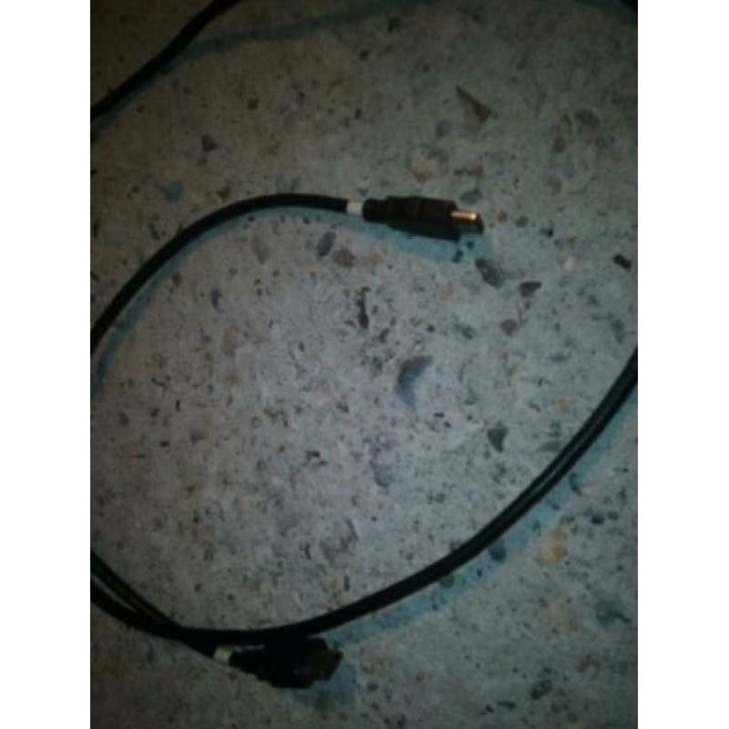 Diverse kabels. Scart. Hdmi. Tv. Internet