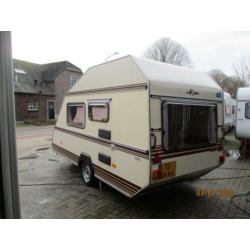 leuke 3 pers. kip 400 mk met luifel