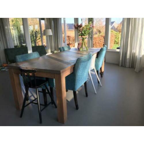 **eten,borrelen, knutselen, werken en praten aan deze tafel*