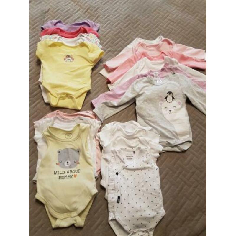 Pakket meisjes kleding. Maat 56/62