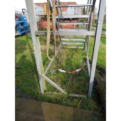 Ijzeren trap. Bij zet trap voor container.