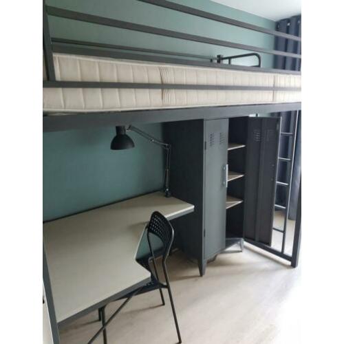 Stapelbed 200 x 80, kleur donkergrijs, met bureau en locker.