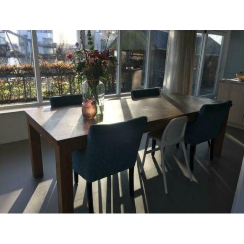 **eten,borrelen, knutselen, werken en praten aan deze tafel*