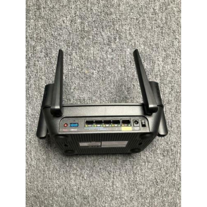 Linksys EA8300 Max-Stream AC2200 Tri-Band Wi-Fi Router