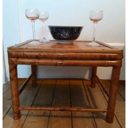 Plantentafel. Bijzettafel. bamboe tafeltje. 3 glaasjes