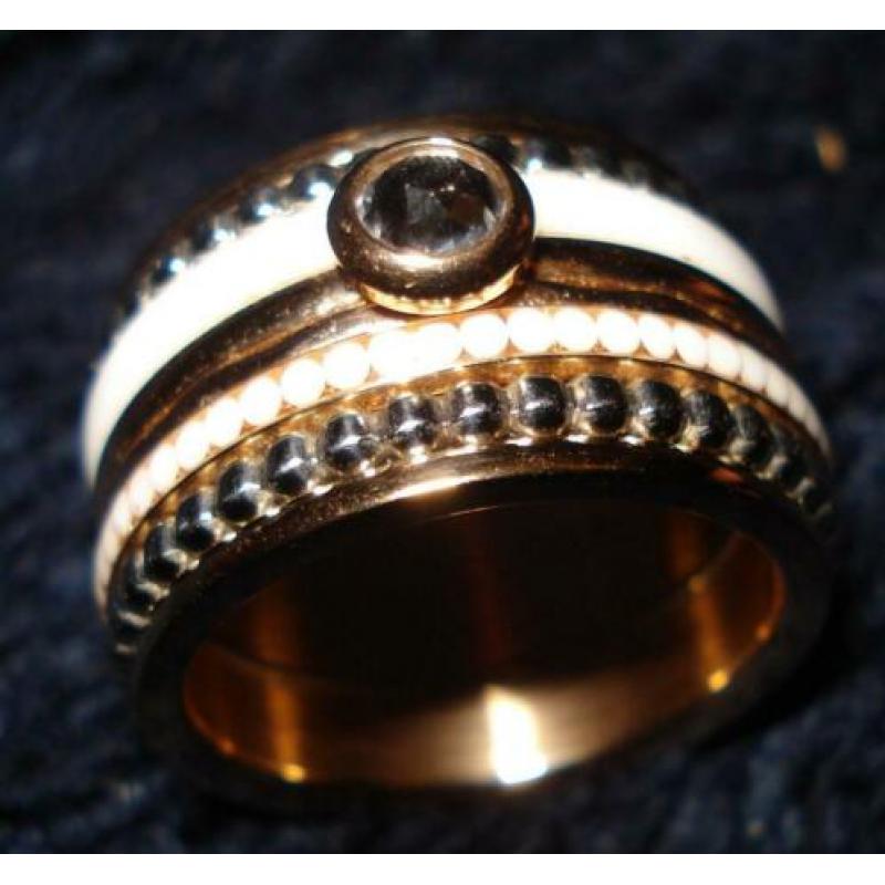 Te koop 18 delig ringenset van IXXXI