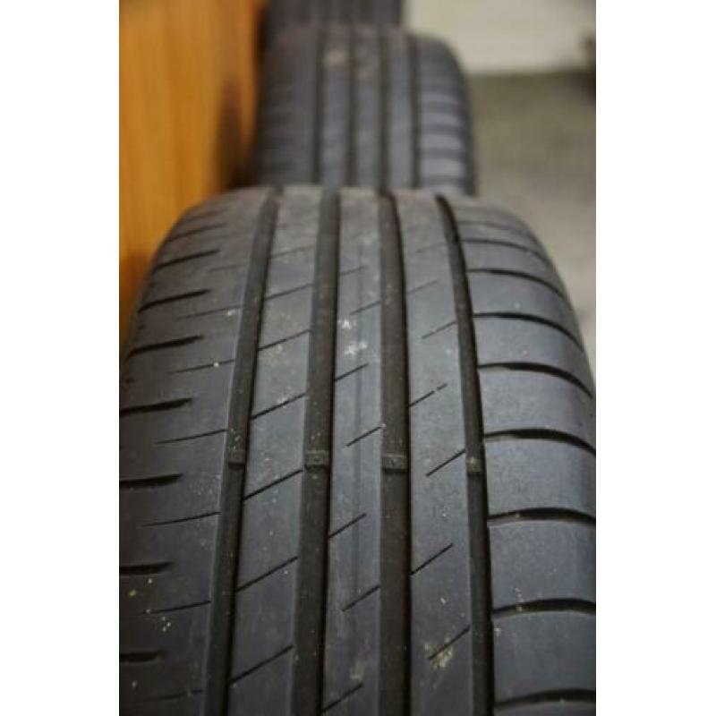 Lichtmetalen 16 inch velgen (origineel Audi) met zomerbanden