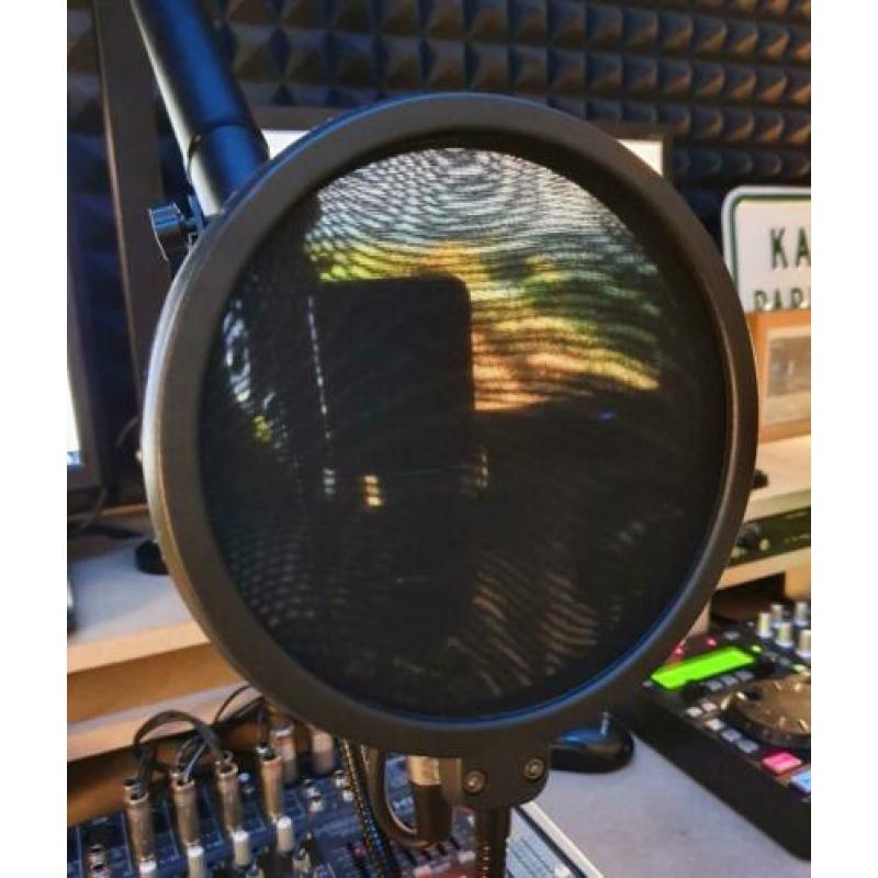 VERKOCHT Neumann TLM102 incl. popfilter