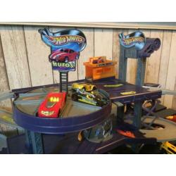 Hot Wheels garage en auto’s