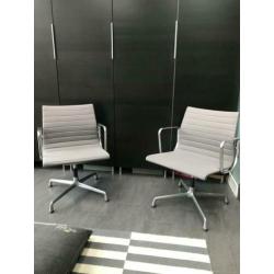 Eames 108 Vitra 2 stuks gepolijst alu zgan grijs taupe
