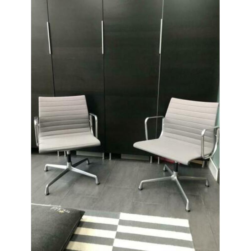 Eames 108 Vitra 2 stuks gepolijst alu zgan grijs taupe