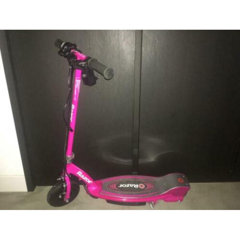Step. E 100. Elektr. Power. Core. Razor