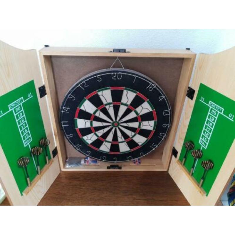 Dartbord in kast