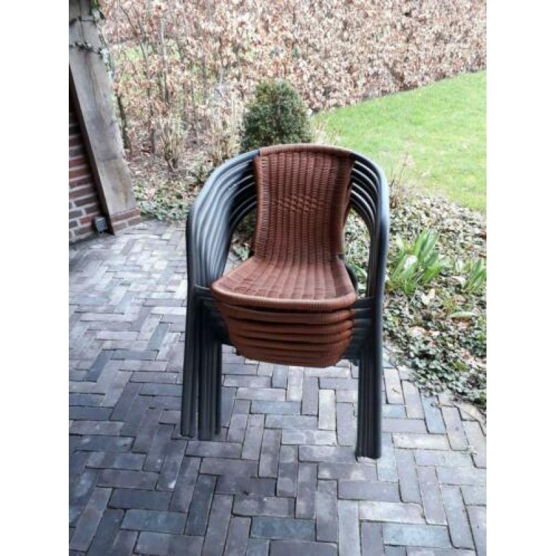 8 kuipstoelen, stapelbaar