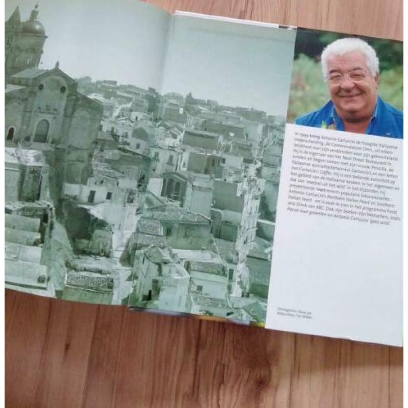 Antonio Carluccio -  De Italiaanse Keuken kookboek