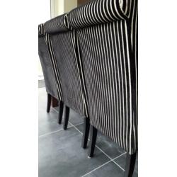 Eetkamertafel bruin met 6 stoelen (zwart/crème) Eethoek