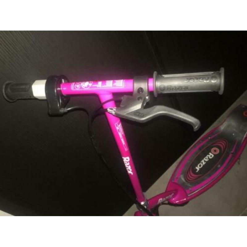 Step. E 100. Elektr. Power. Core. Razor